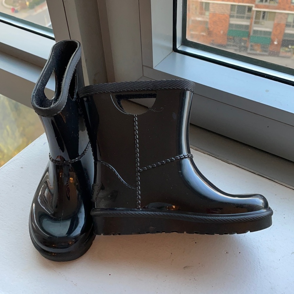 UGG Kids Patent Black Rahjee Rain Boot